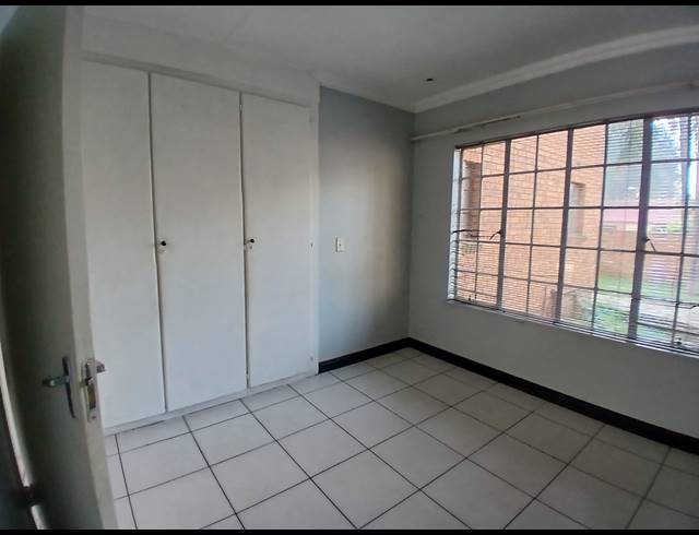 4 BEDROOM HOUSE FOR SALE IN PARKHILL GARDENS
